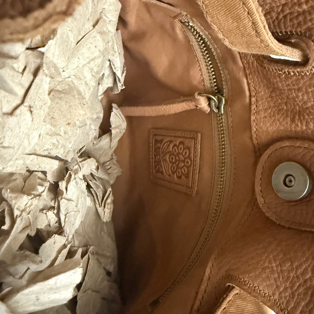 NWT 100% Genuine Leather Lucky Brand Shoulder Bag with Leather Accents - Picture 2 of 16
